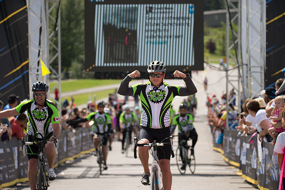FINISH LINE CROSSING --2975