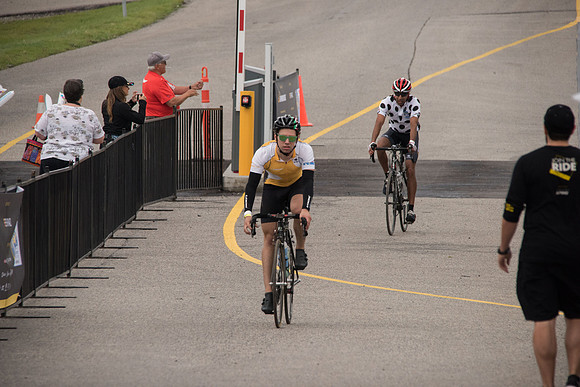 FINISH LINE CROSSING --1137