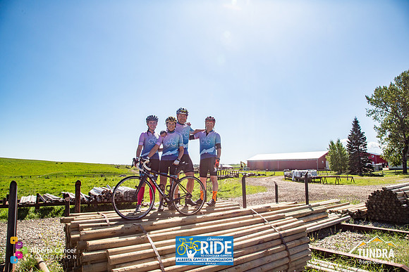 RIDERS + CHEERERS @ PITSTOPS-2