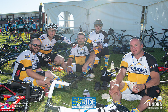 RIDERS + CHEERERS @ PITSTOPS-50