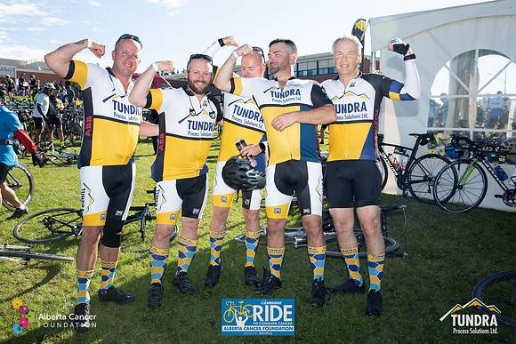 RIDERS + CHEERERS @ PITSTOPS-70