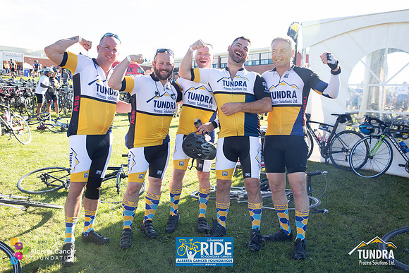 RIDERS + CHEERERS @ PITSTOPS-71