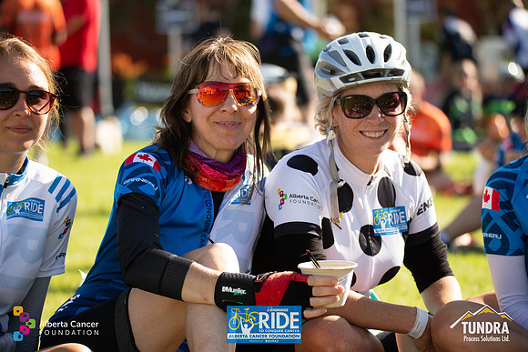 RIDERS + CHEERERS @ PITSTOPS-75