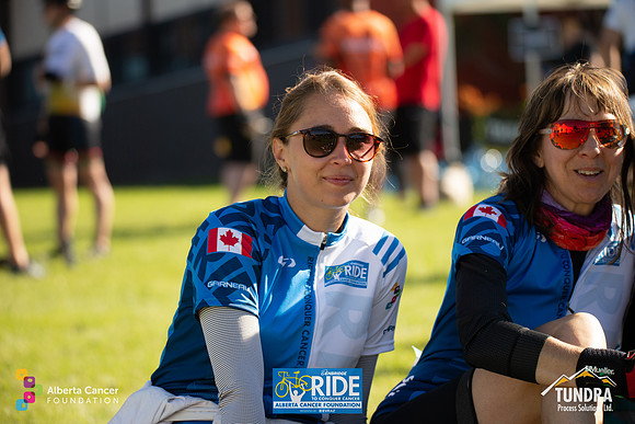 RIDERS + CHEERERS @ PITSTOPS-76