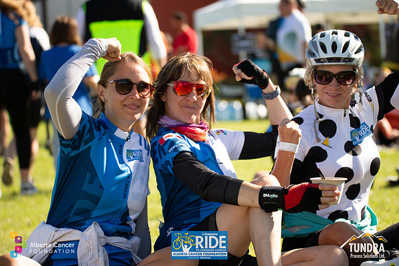 RIDERS + CHEERERS @ PITSTOPS-78