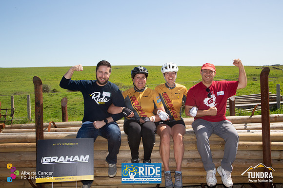 RIDERS + CHEERERS @ PITSTOPS-98