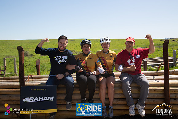 RIDERS + CHEERERS @ PITSTOPS-99
