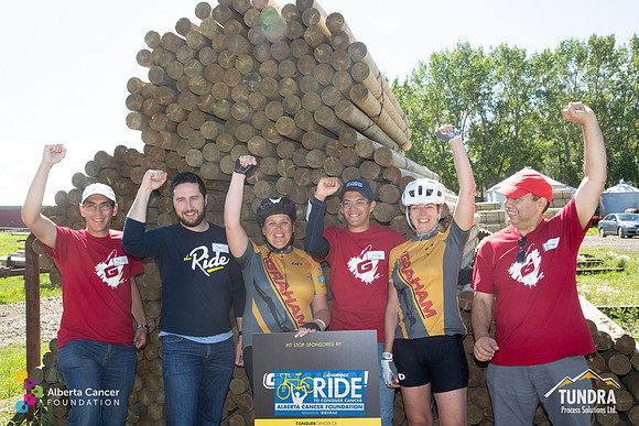 RIDERS + CHEERERS @ PITSTOPS-100