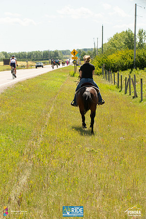 RIDERS + CHEERERS @ PITSTOPS-106