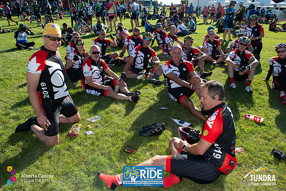 RIDERS + CHEERERS @ PITSTOPS-109