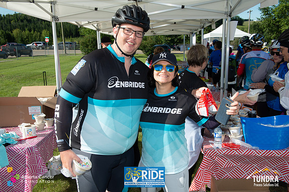 RIDERS + CHEERERS @ PITSTOPS-111