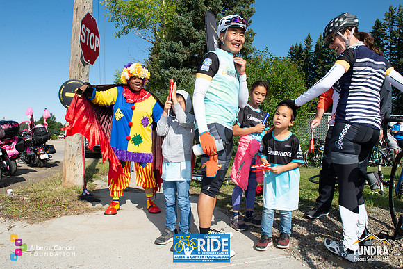 RIDERS + CHEERERS @ PITSTOPS-124