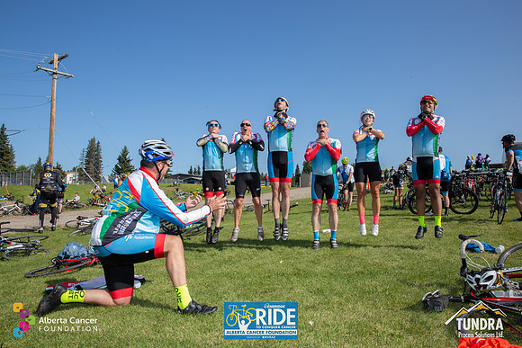 RIDERS + CHEERERS @ PITSTOPS-129