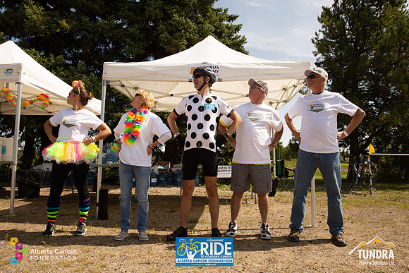 RIDERS + CHEERERS @ PITSTOPS-133