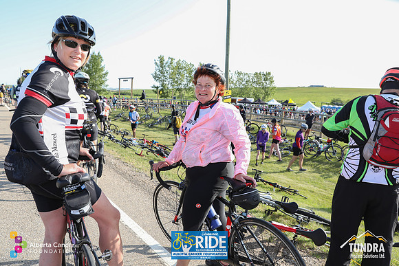 RIDERS + CHEERERS @ PITSTOPS-145