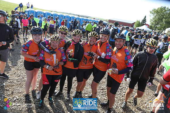RIDERS + CHEERERS @ PITSTOPS-147