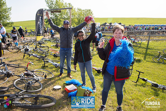 RIDERS + CHEERERS @ PITSTOPS-148