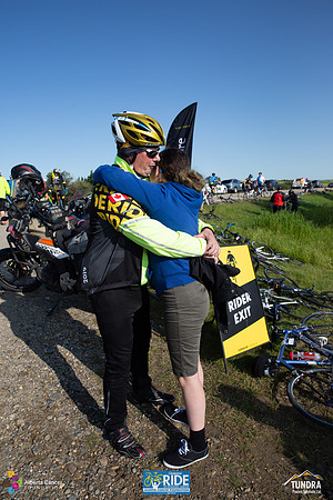 RIDERS + CHEERERS @ PITSTOPS-158