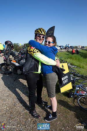 RIDERS + CHEERERS @ PITSTOPS-159