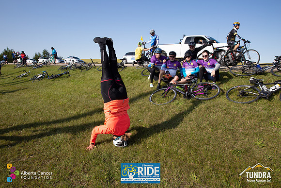 RIDERS + CHEERERS @ PITSTOPS-163