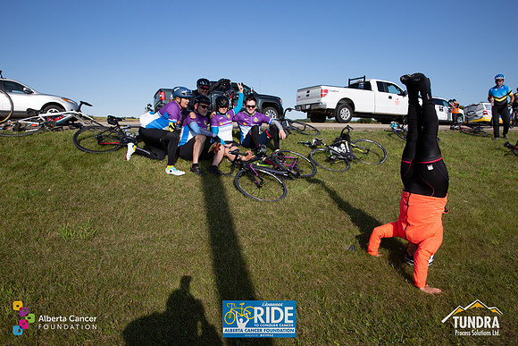 RIDERS + CHEERERS @ PITSTOPS-165