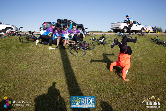 RIDERS + CHEERERS @ PITSTOPS-167