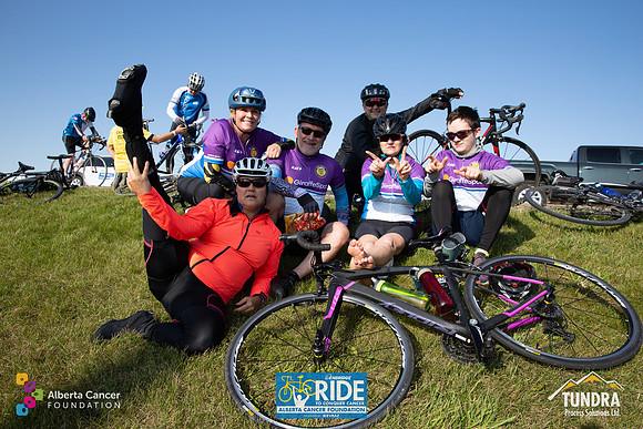 RIDERS + CHEERERS @ PITSTOPS-169