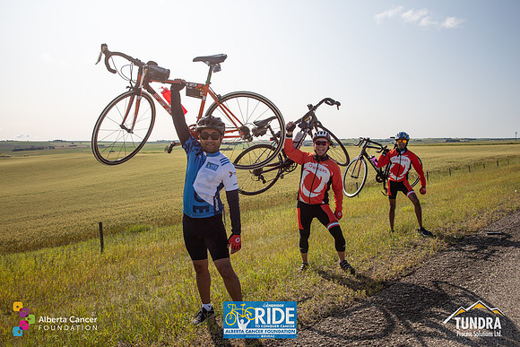 RIDERS + CHEERERS @ PITSTOPS-173