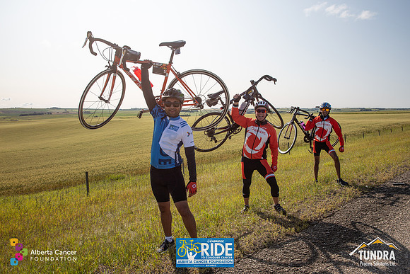 RIDERS + CHEERERS @ PITSTOPS-175