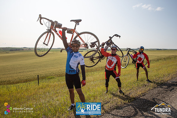 RIDERS + CHEERERS @ PITSTOPS-176