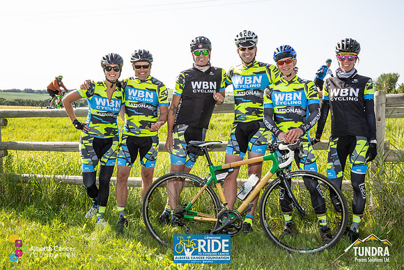 RIDERS + CHEERERS @ PITSTOPS-177