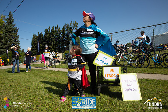 RIDERS + CHEERERS @ PITSTOPS-182
