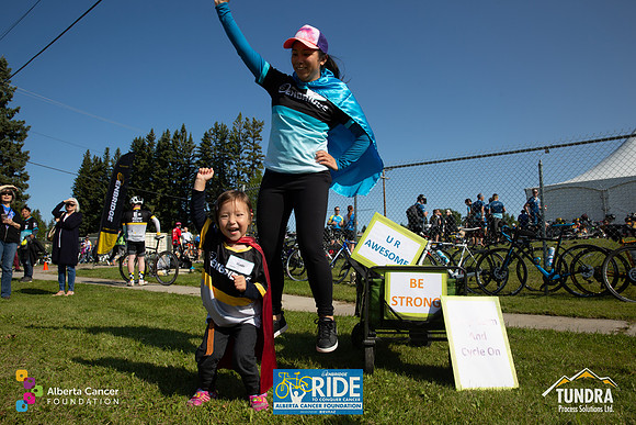 RIDERS + CHEERERS @ PITSTOPS-185