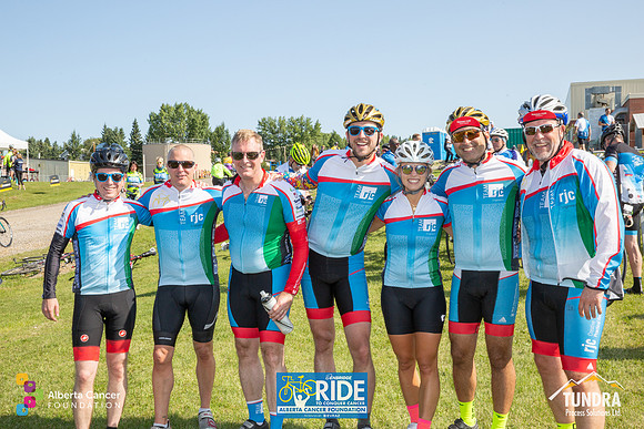RIDERS + CHEERERS @ PITSTOPS-188