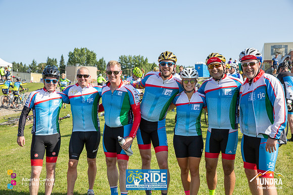 RIDERS + CHEERERS @ PITSTOPS-189