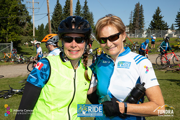 RIDERS + CHEERERS @ PITSTOPS-190