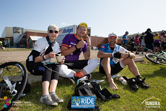 RIDERS + CHEERERS @ PITSTOPS-193