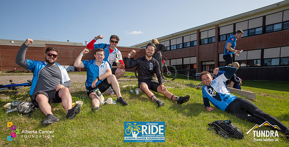 RIDERS + CHEERERS @ PITSTOPS-194