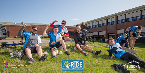 RIDERS + CHEERERS @ PITSTOPS-195