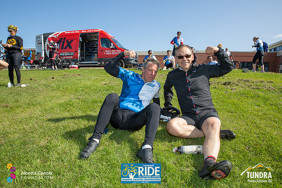 RIDERS + CHEERERS @ PITSTOPS-196
