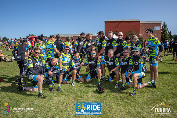 RIDERS + CHEERERS @ PITSTOPS-199