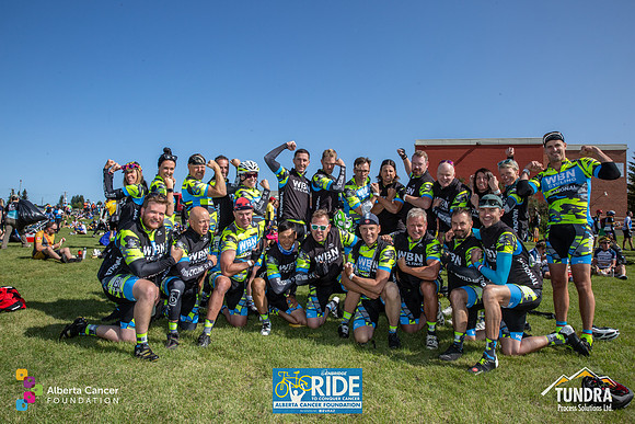 RIDERS + CHEERERS @ PITSTOPS-201