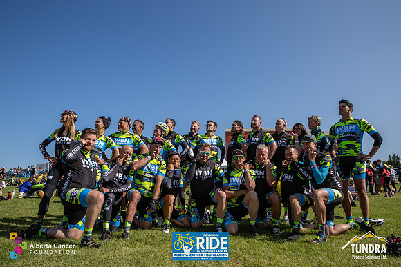 RIDERS + CHEERERS @ PITSTOPS-206