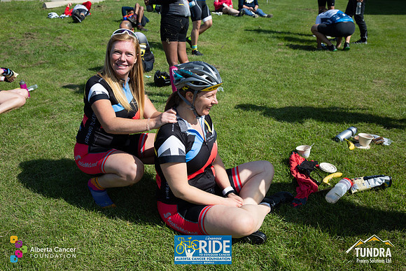 RIDERS + CHEERERS @ PITSTOPS-209