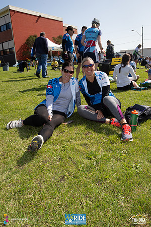 RIDERS + CHEERERS @ PITSTOPS-210