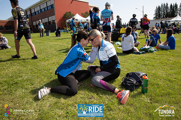 RIDERS + CHEERERS @ PITSTOPS-211