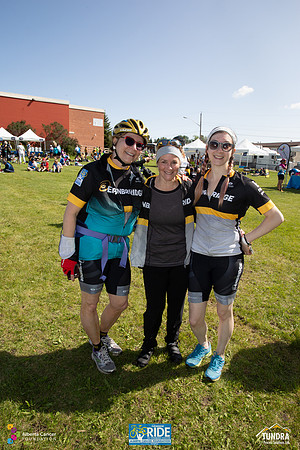 RIDERS + CHEERERS @ PITSTOPS-218