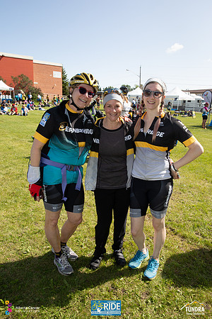 RIDERS + CHEERERS @ PITSTOPS-219
