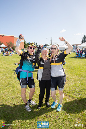 RIDERS + CHEERERS @ PITSTOPS-220