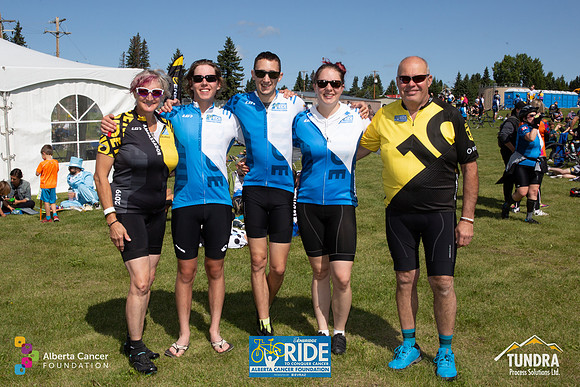 RIDERS + CHEERERS @ PITSTOPS-221
